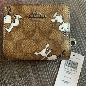 NEW Coach Snoopy snap wallet